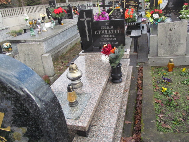 Grób Robert Wieluński